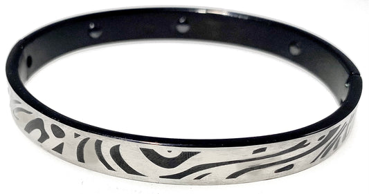 FASHION JEWELRY Black n Silver Design Bangle