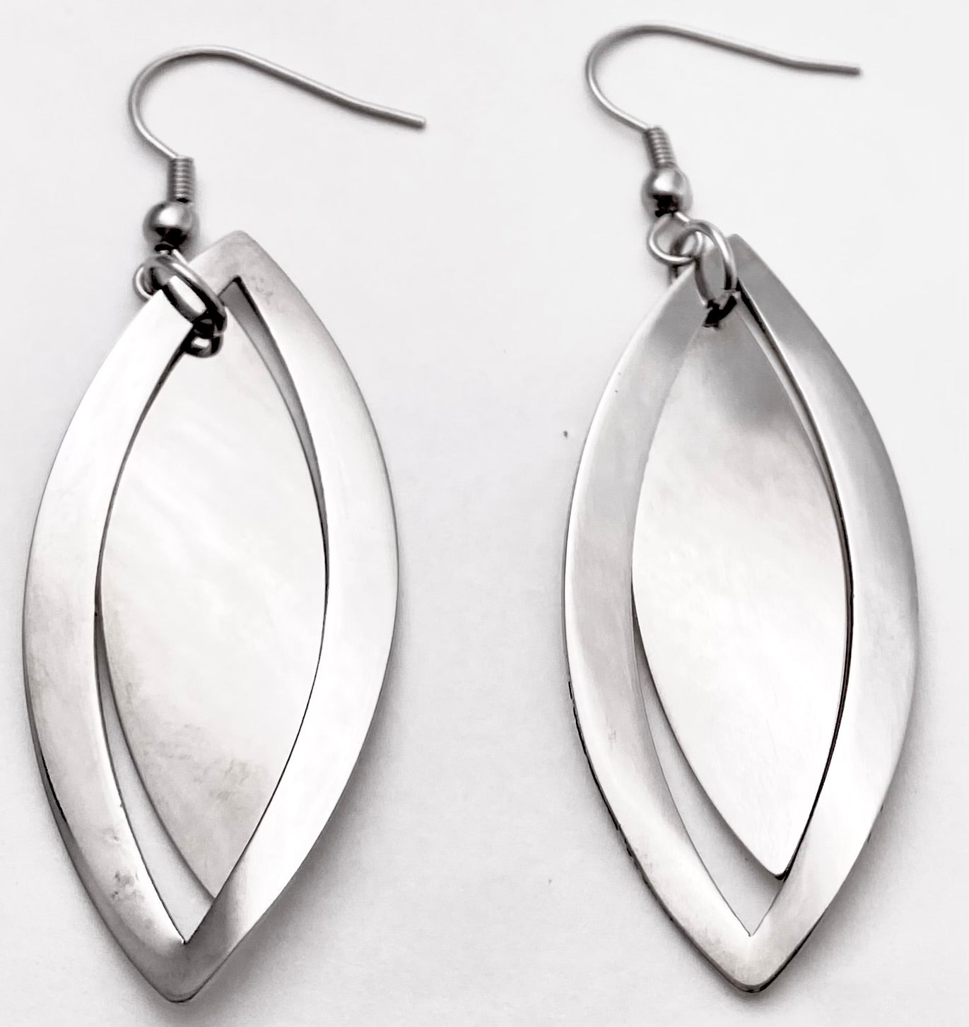 JEWELRY FASHION WHITE POLISH OVAL PLATE DANGLING with FISH HOOK EARRING