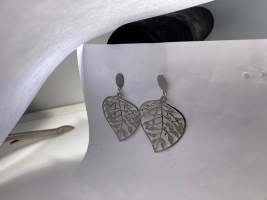 JEWELRY FASHION WHITE GOLD PLATED FILGREE LEAVE EARRING with FISH HOOK