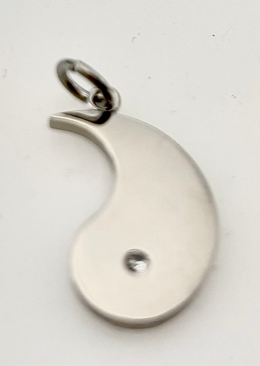 Jewelry Necklaces with pendant in yin-yang symbolism silver plated on a 18"