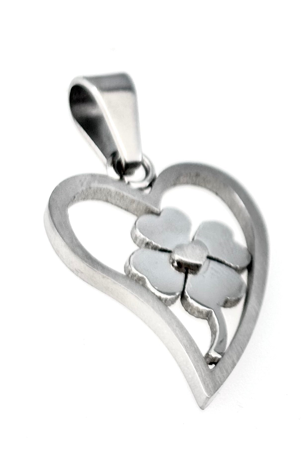 JEWELRY HEART WITH CLOVER PENDANT