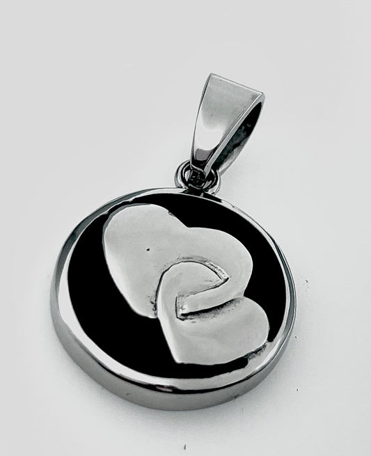 JEWELRY BLACK ENAMEL CIRCLE PENDANT HEARTS