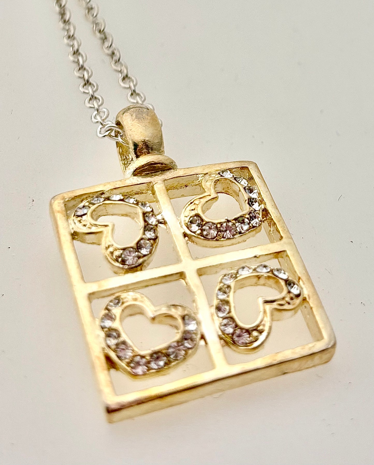 GOLD SQUARE FAME HEARTS PENDANT WITH CHAIN 18"