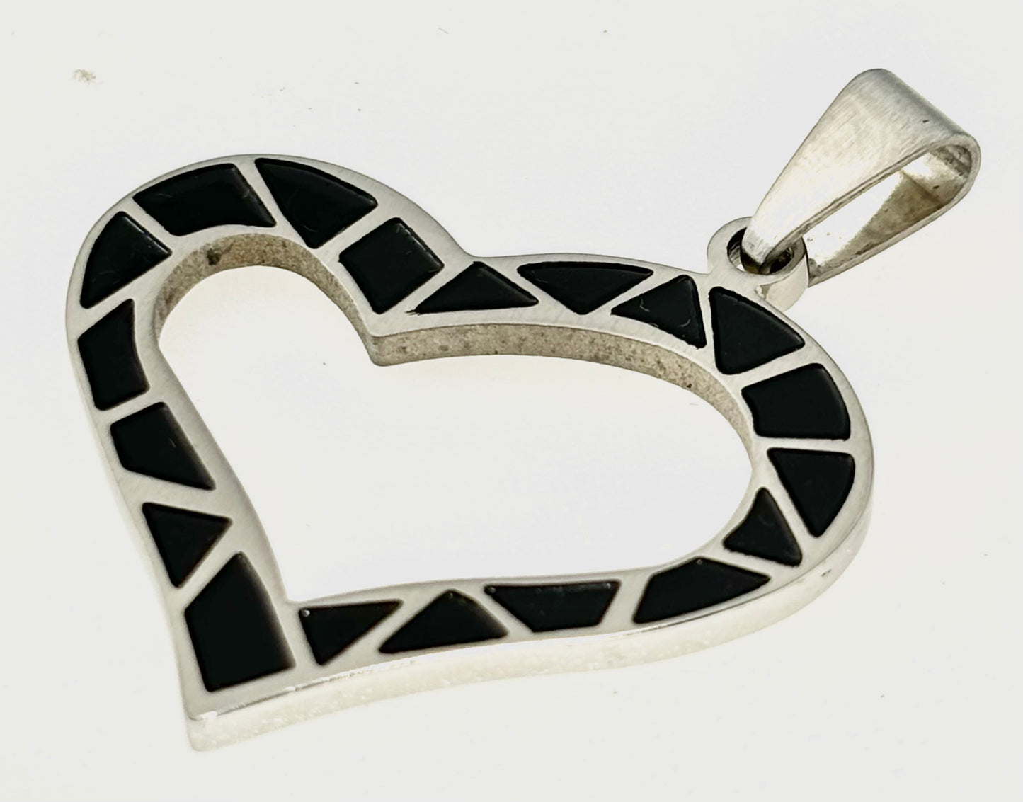 JEWELRY BLACK ENAMEL HEART PENDANT WITH A CHAIN 18"